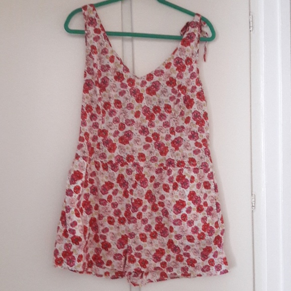 Miley Cyrus Max Azria Floral Romper - Picture 1 of 4